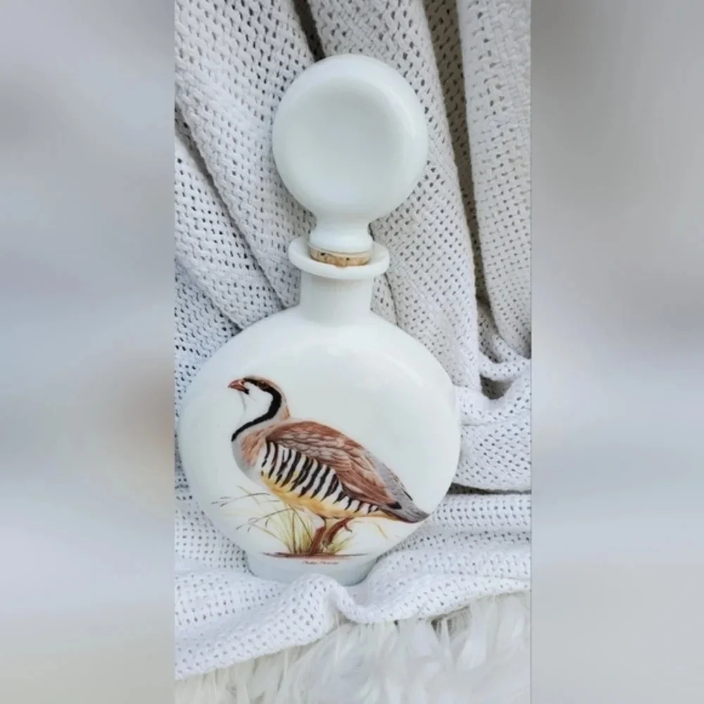 Vintage Arthur Singer Milk Glass Bird‎ Decanters